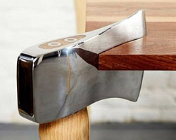 Дизайнерский столик из топора