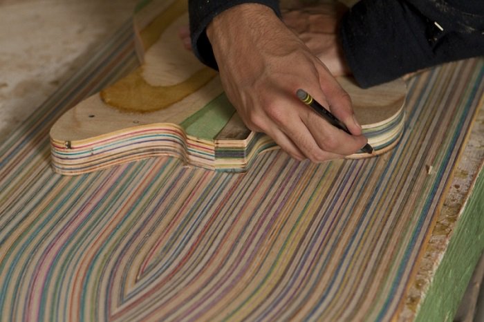 Handmade гитары из старых скейтов
