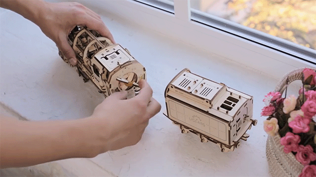 Механические игрушки из натурального дерева
