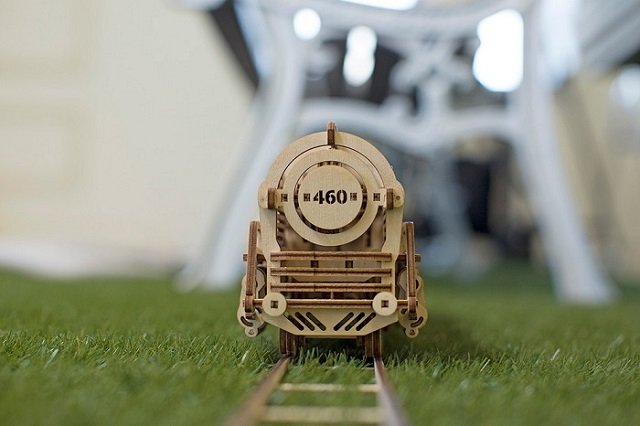 Механические игрушки из натурального дерева