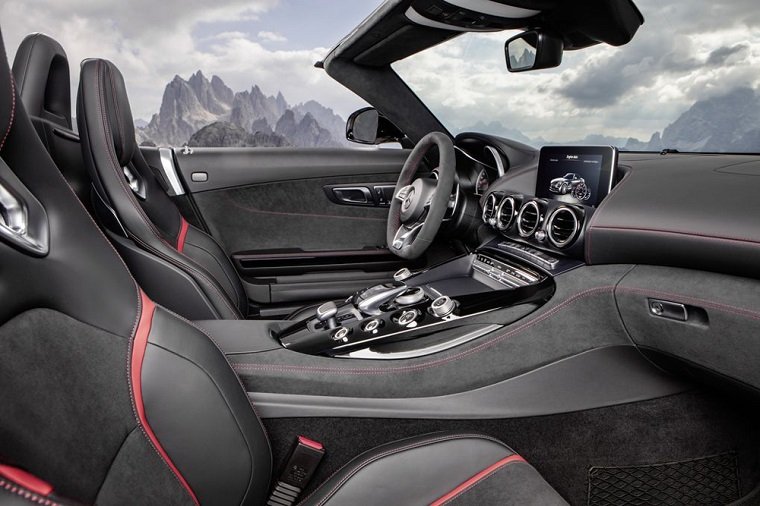 Стильный кабриолет AMG GT Roadster от Mercedes