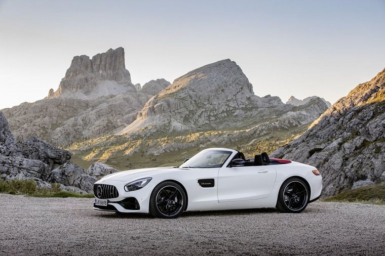 Стильный кабриолет AMG GT Roadster от Mercedes