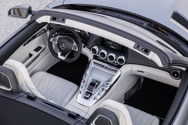 Стильный кабриолет AMG GT Roadster от Mercedes