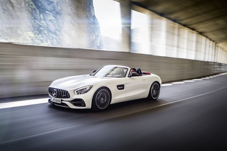 Стильный кабриолет AMG GT Roadster от Mercedes