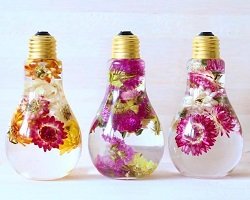 Цветочные композиции в лампочках by Rie Okits