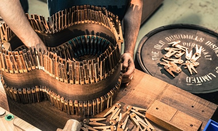 Handmade гитара из старых бочек от виски