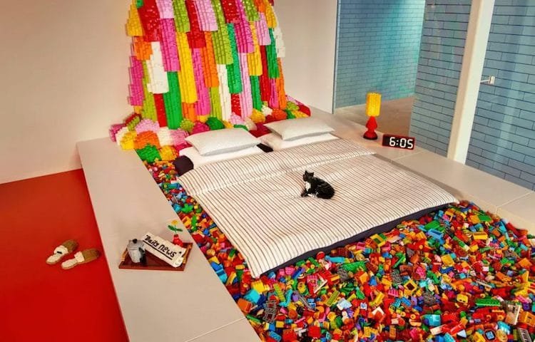 Новый LEGO-дом и креативный конкурс от игрового бренда