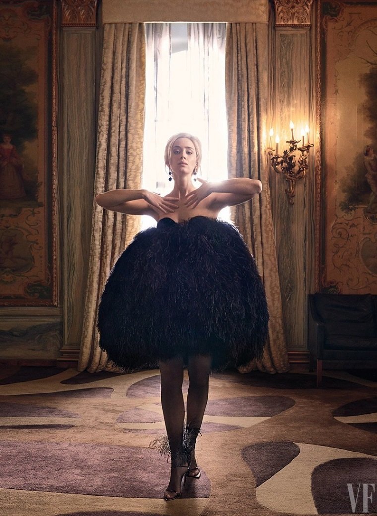 Сияющая Эмили Блант на обложке Vanity Fair