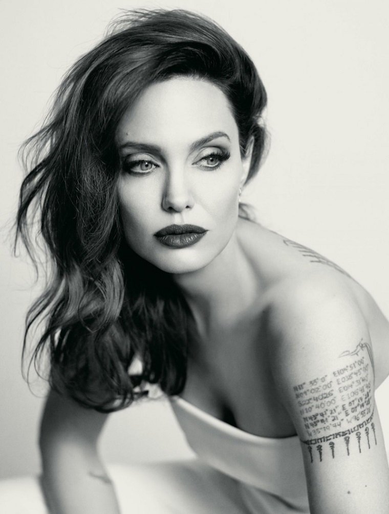 Анжелина Джоли в рекламе нового аромата от Guerlain