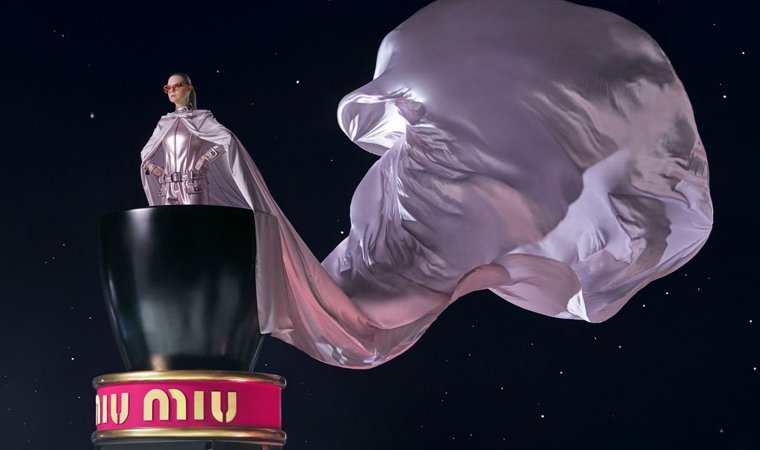 Эль Фэннинг в рекламе аромата Twist от Miu Miu