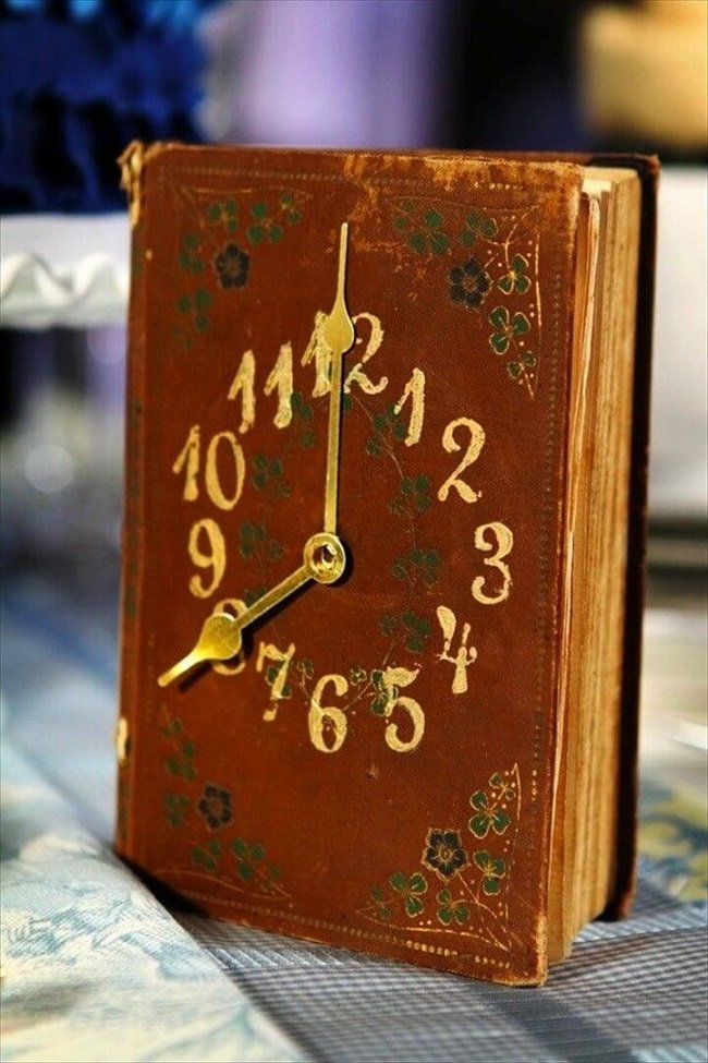 Книга часы
