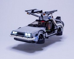 Точная копия модели легендарной DeLorean из LEGO