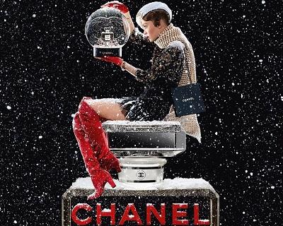 Лили-Роуз Депп в рождественской рекламе Chanel No. 5