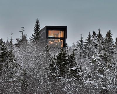 Дизайнерский дом для отдыха среди канадских лесов