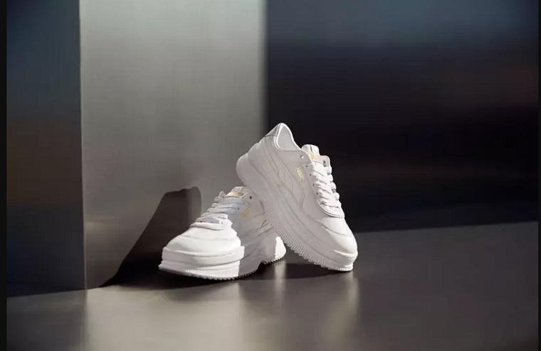 Кара Делевинь в белоснежной коллекции спортивной одежды Puma