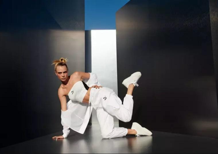 Кара Делевинь в белоснежной коллекции спортивной одежды Puma