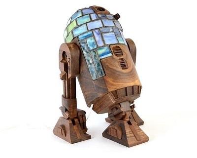 Стильные лампы из стекла и дерева для поклонников «Звездных войн»