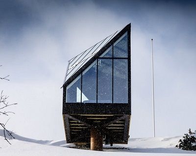 Геометрические формы и комфорт – дизайнерский дом для отдыха в заснеженной Норвегии