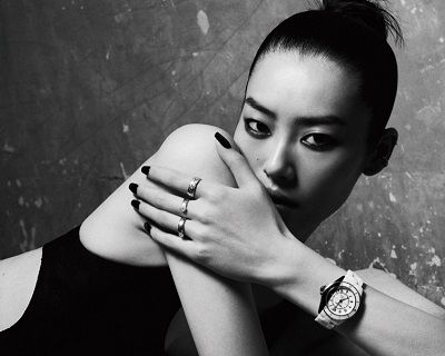 Грациозная китайская красавица на обложке нового номера Vogue