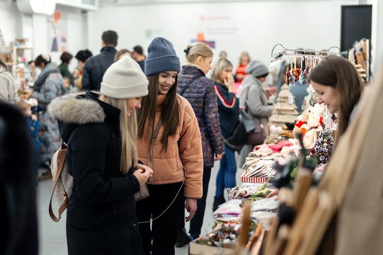 Ярмарка новогодних подарков Happy Market в дизайн-квартале Флакон