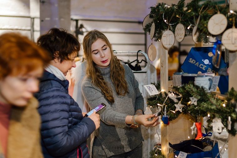 Ярмарка новогодних подарков Happy Market в дизайн-квартале Флакон