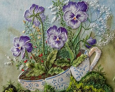 Причудливые цветы в шелковых «горшках» - стильная вышивка Розы Андреевой