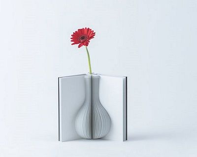 Необычная ваза для любителей книг «Цветочная сказка»